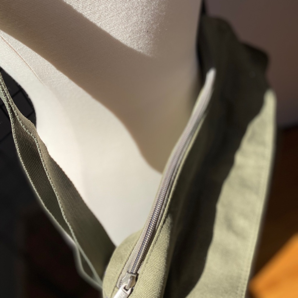 Origins large canvas messenger bag, EUC - Picture 4 of 6